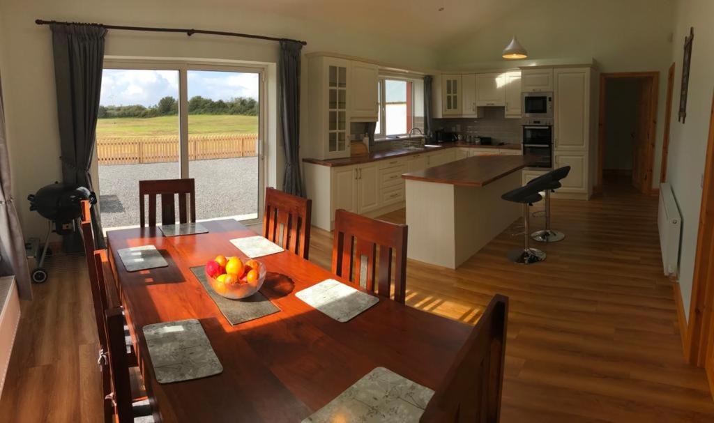 Joes Cottage Droíchead an Chláir Esterno foto